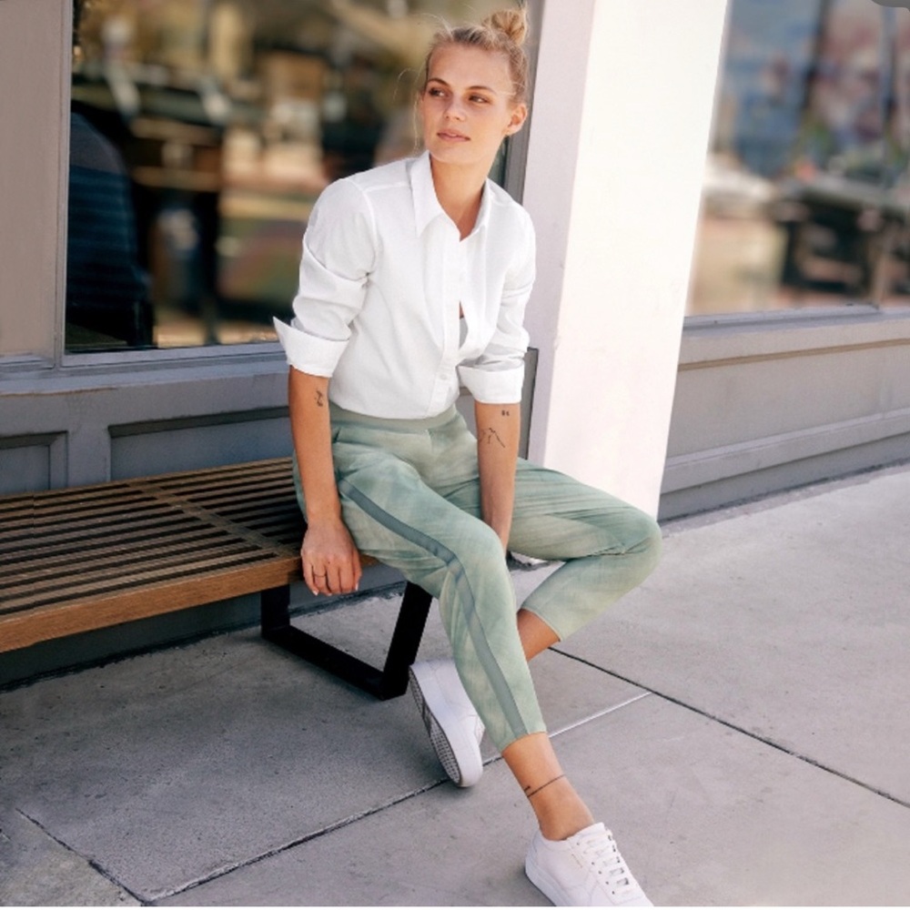 Athleta nolita slim tapered printed crop pant 🚨 weekend sale